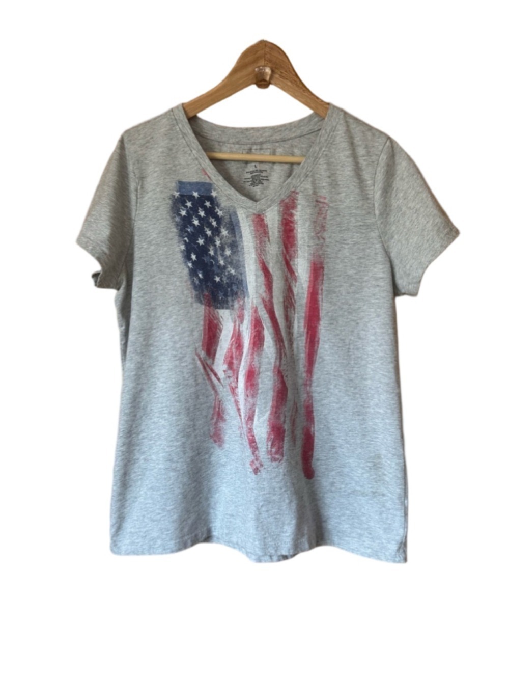 Sonoma Gray V-Neck Tee with Distressed abstract Flag Graphic size large
